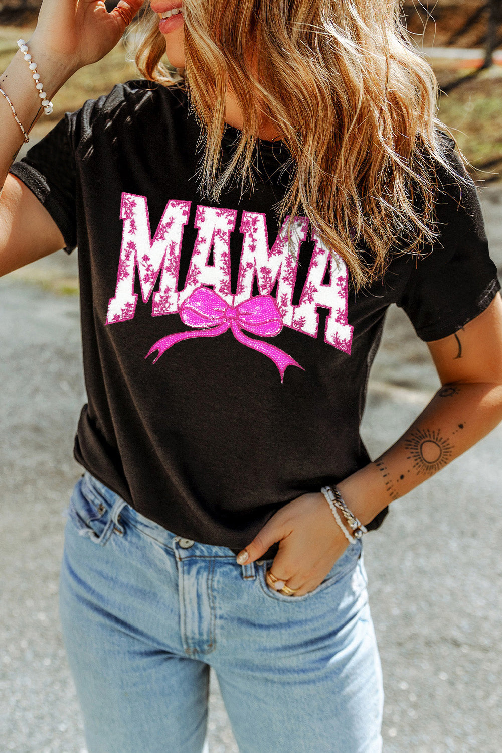 Floral MAMA Bow Graphic Tee – Black Cute Mom T-Shirt (S–3XL)