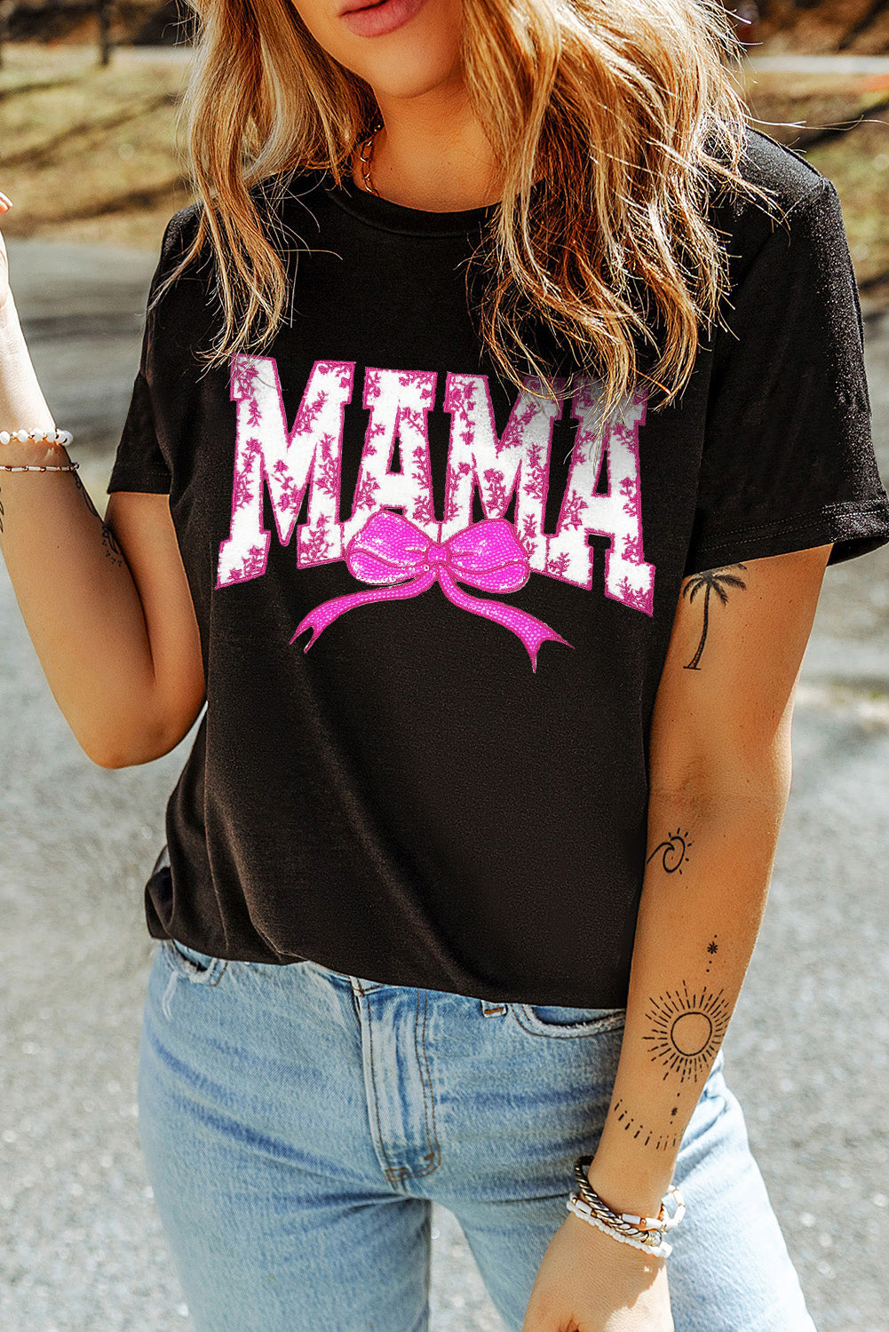 Floral MAMA Bow Graphic Tee – Black Cute Mom T-Shirt (S–3XL)
